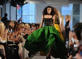 שובו של צבע האמרלד. (Oscar The La Renta New York Fasion Week)
